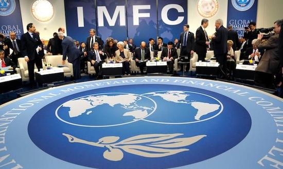 IMF 总裁点破三大风险：世界经济的韧性，正在被悄悄掏空。

当地时间 9 月 