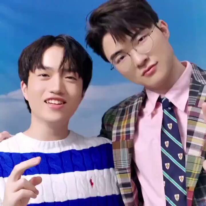 FAKER 与 KERIA合照[哇]霸道总裁与小萌犬#Faker# #T1# ​