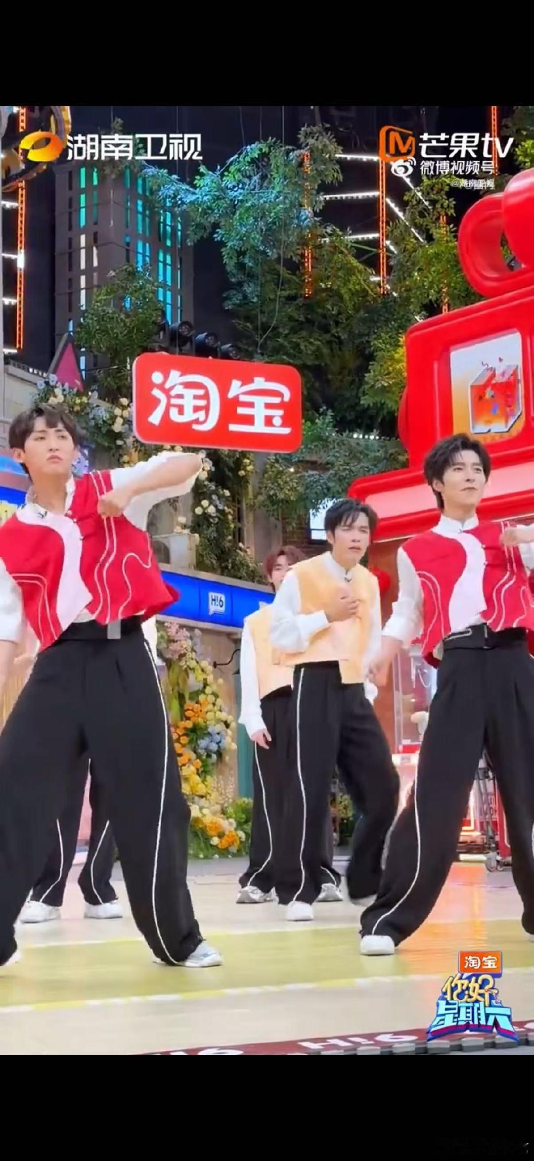 文韬唐九洲cha了倪鼠摇你好星期六好六街这欢乐氛围拉满啦！文韬虚心向唐九洲学倪鼠