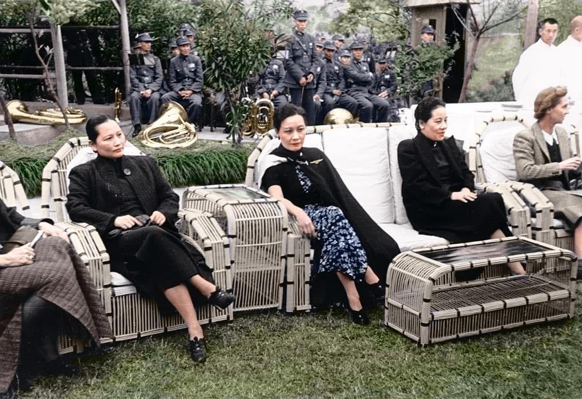 最近搜录的宋氏三姐妹抗战时期珍贵历史留影！

尽管理念不同，甚至身处不同阵营。但