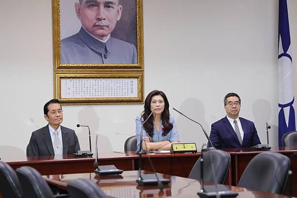 郑丽文一屁股把某些人坐急眼了！

今天（4 月 7 日），郑丽文率团访问大陆。按