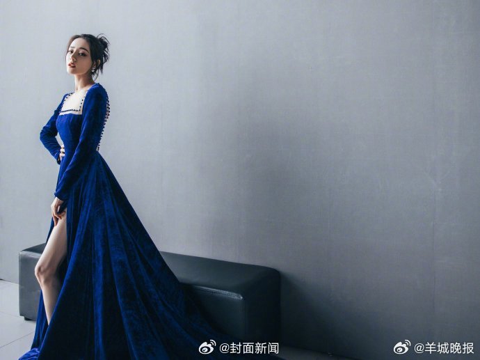 【#迪丽热巴红毯造型大盘点#】6月15日，迪丽热巴亮相中国影视之夜红毯，身着红色