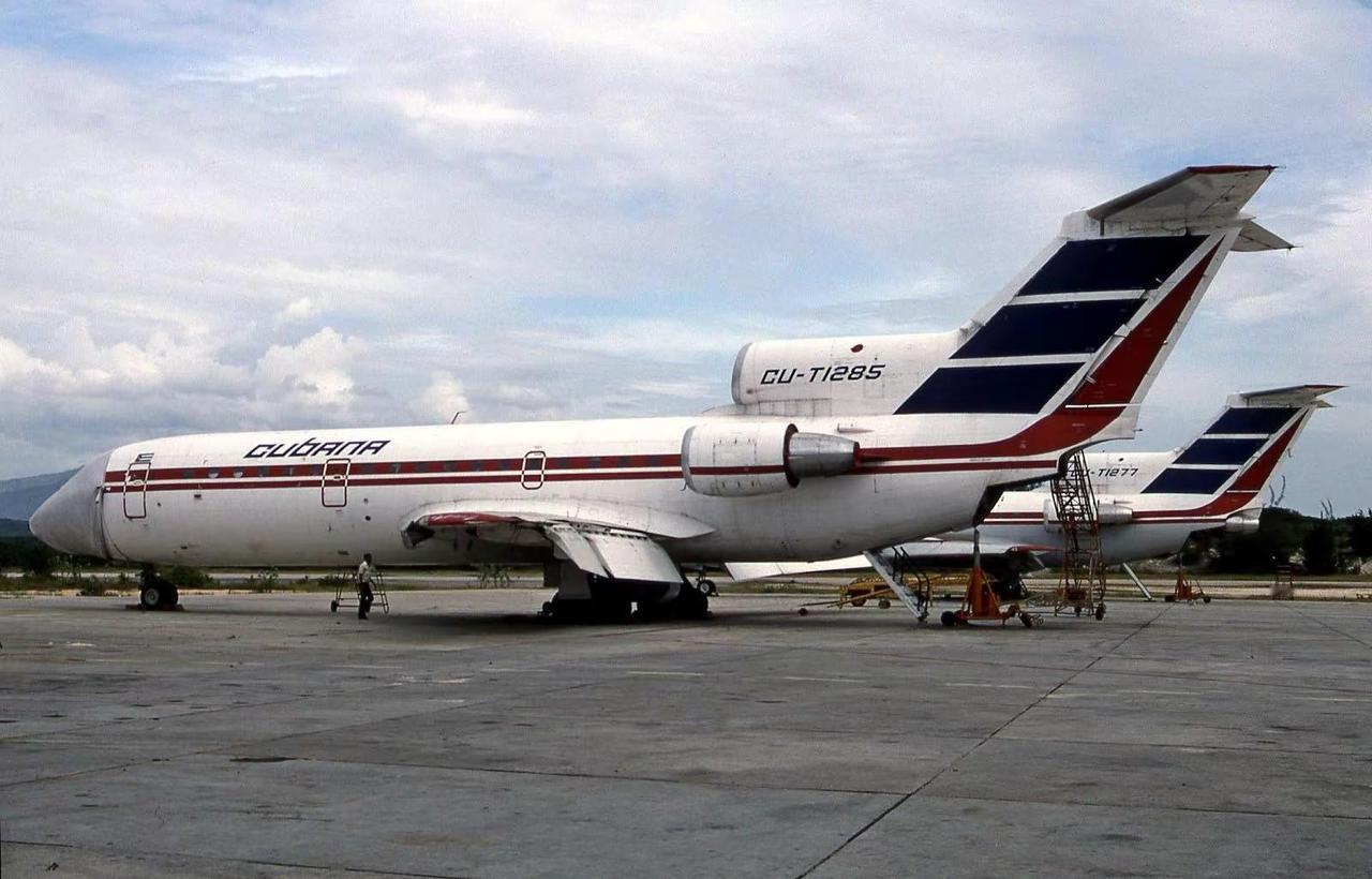 CU-T1285, the aircraft involved in the a