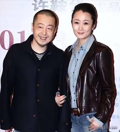 何止赵涛
贾樟柯
也如此
贾樟柯电影
亦如此
难道不问个
为什么吗！