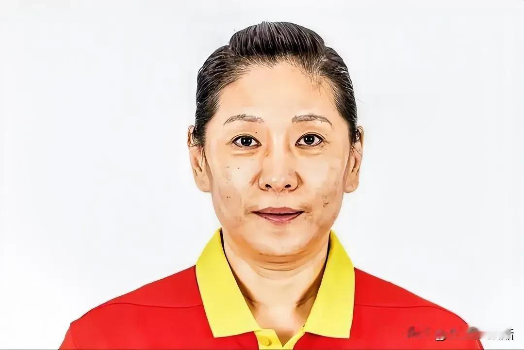 2023年中国女篮三位入选名人堂球员：

1、李世华——后卫
2、柳青——中锋
