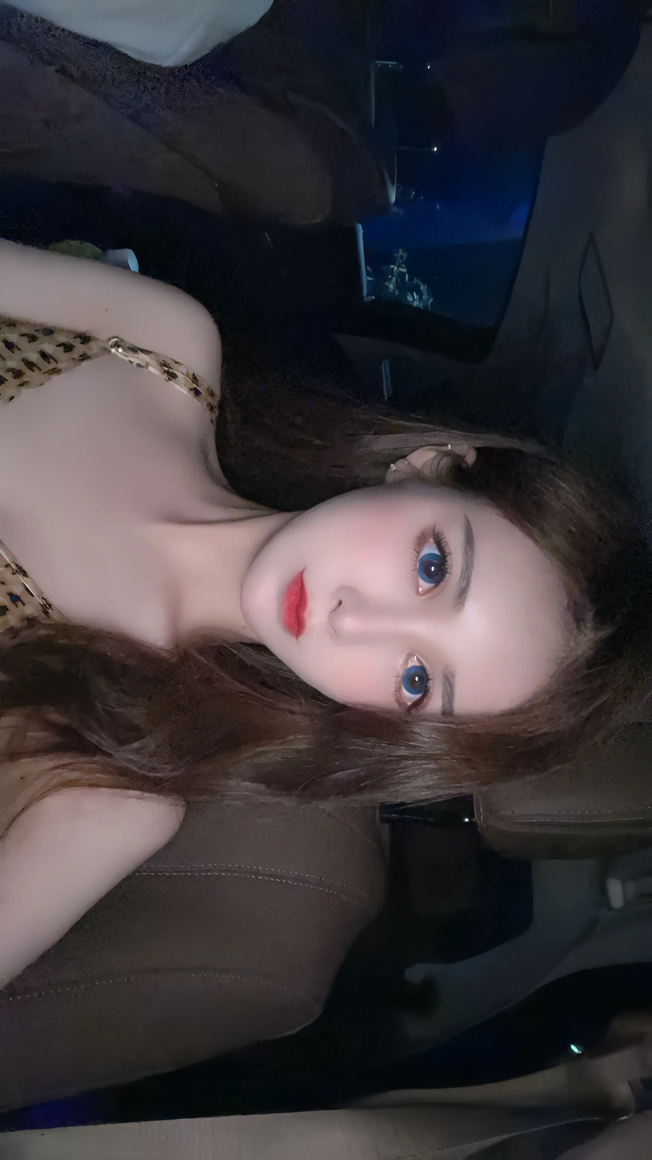 转眼间，一年的悠悠岁月已如同手中紧抓的沙子，无声无息的流逝，然而沙子流...