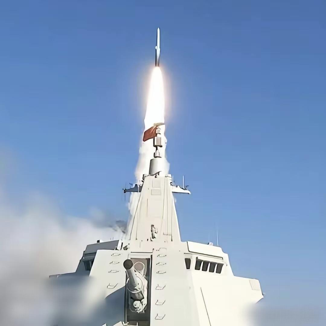 当着日本航母的面亮剑！055试射鹰击-20高超音速导弹，震慑美菲七国军演！

4