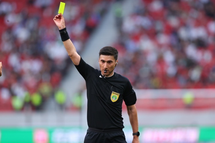 #京鲁大战裁判漏判点球将被处罚#  3月17日晚，中国足协裁判委员会评议组开展了