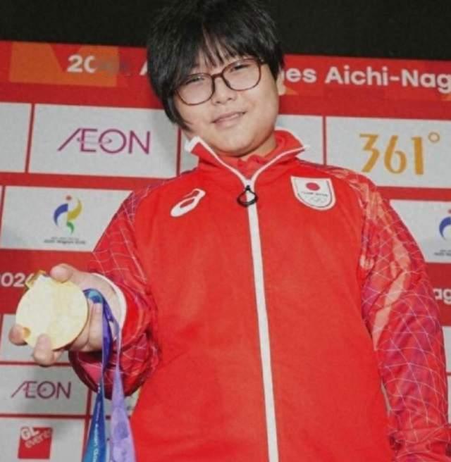 11岁小学生成亚运冠军！10比2击败韩国夺金，创造亚运新纪录
