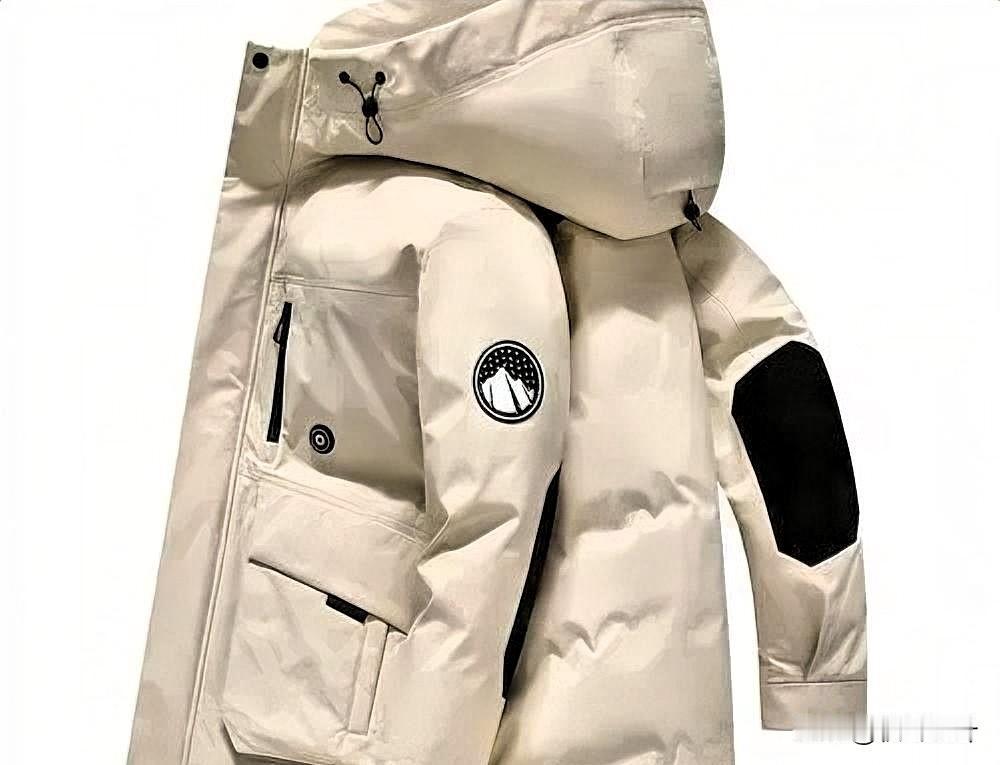 羽绒服市场的天，真的变了。
曾经的王者波司登，居然被拉下马。
新晋第一名，是很多