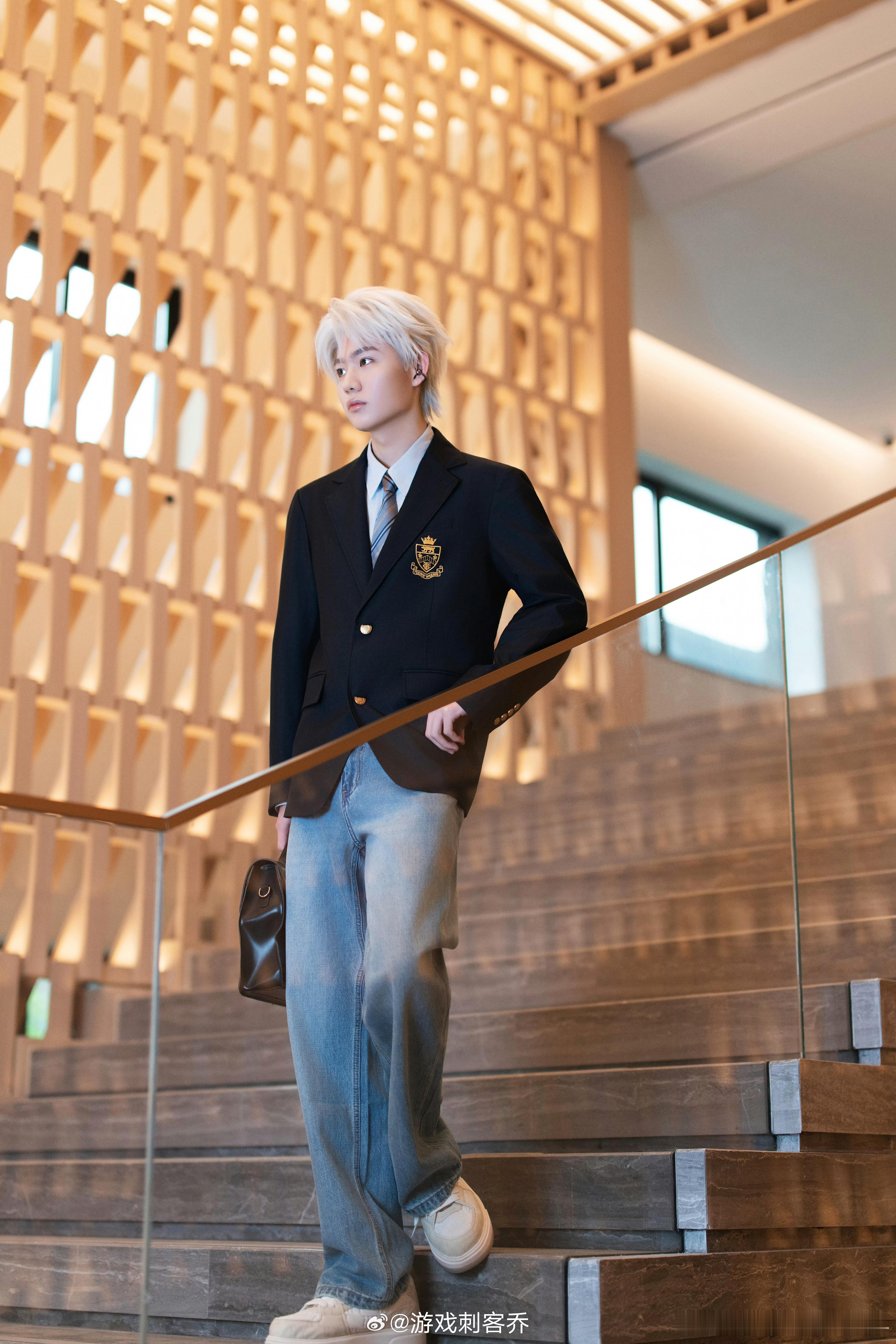 九尾英伦校服帅麻了又是被帅到的一天这英伦校服也太符合九尾的气质了吧 