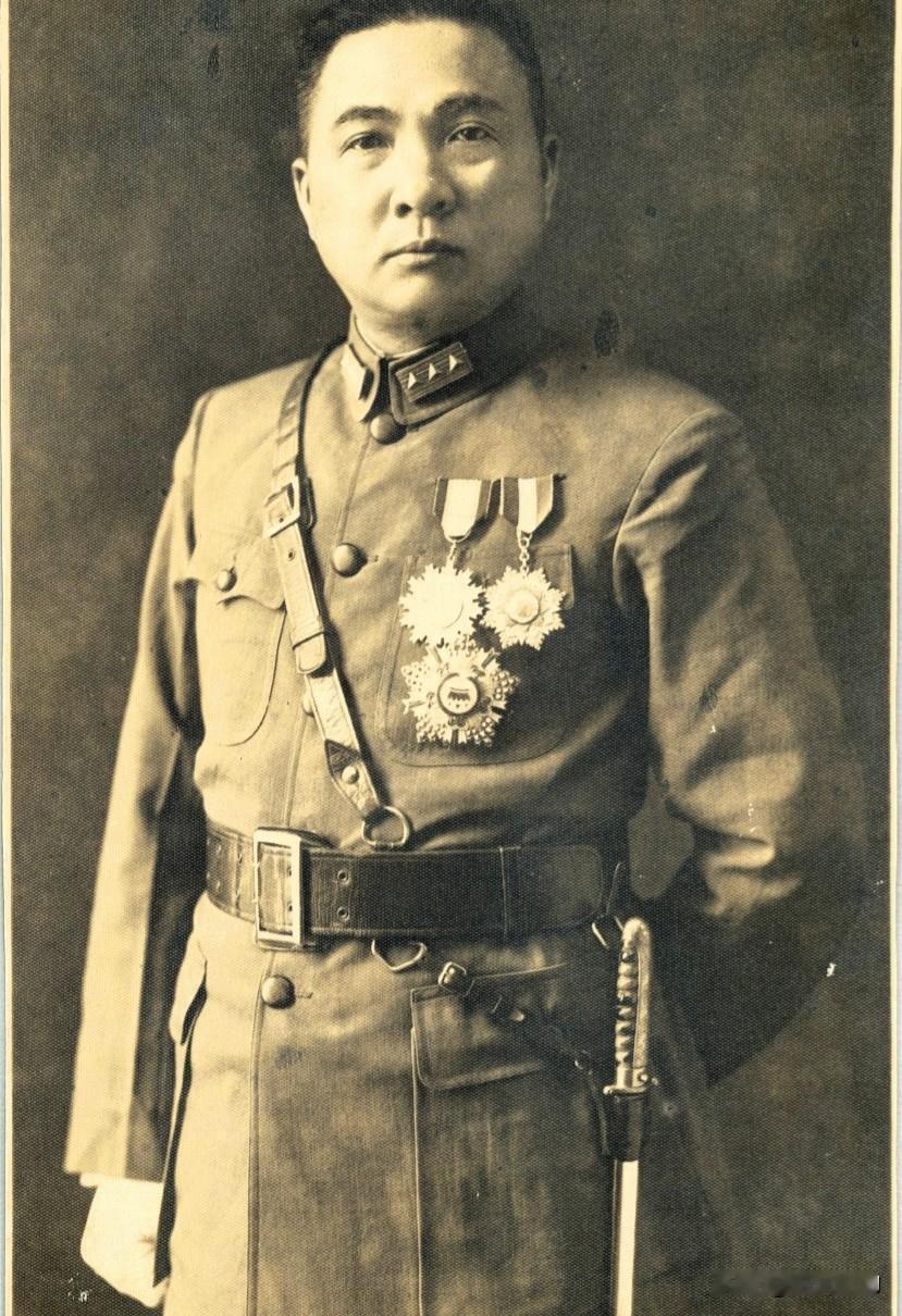 罗卓英（1896—1961），广东大埔人，保定军校八期毕业，与陈诚同窗，是国民党