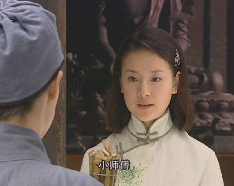 冷清秋这个发夹戴了二十几集，婚前戴，婚后还戴。
#金粉世家#