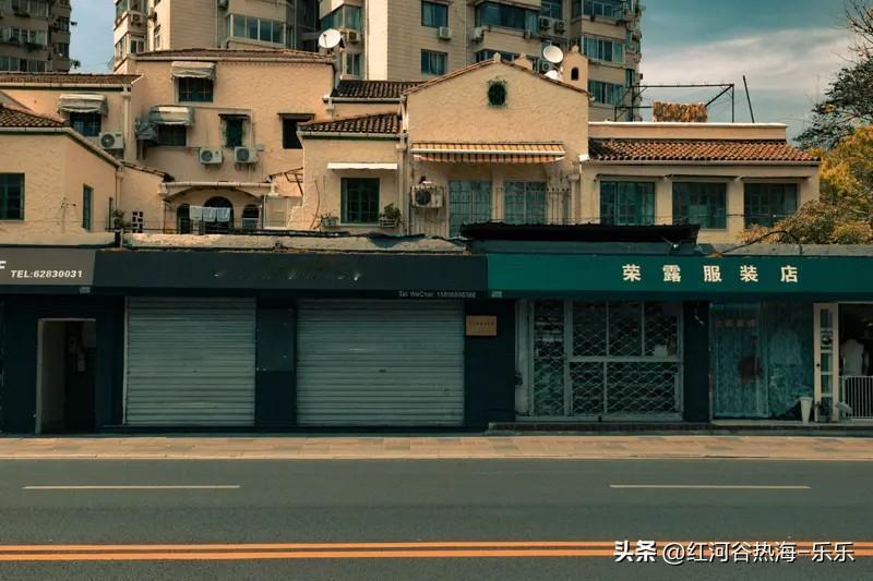 听闻一位房东在抱怨，说如今的租客简直是无法无天了。
他有套房子正在出租，来看房的