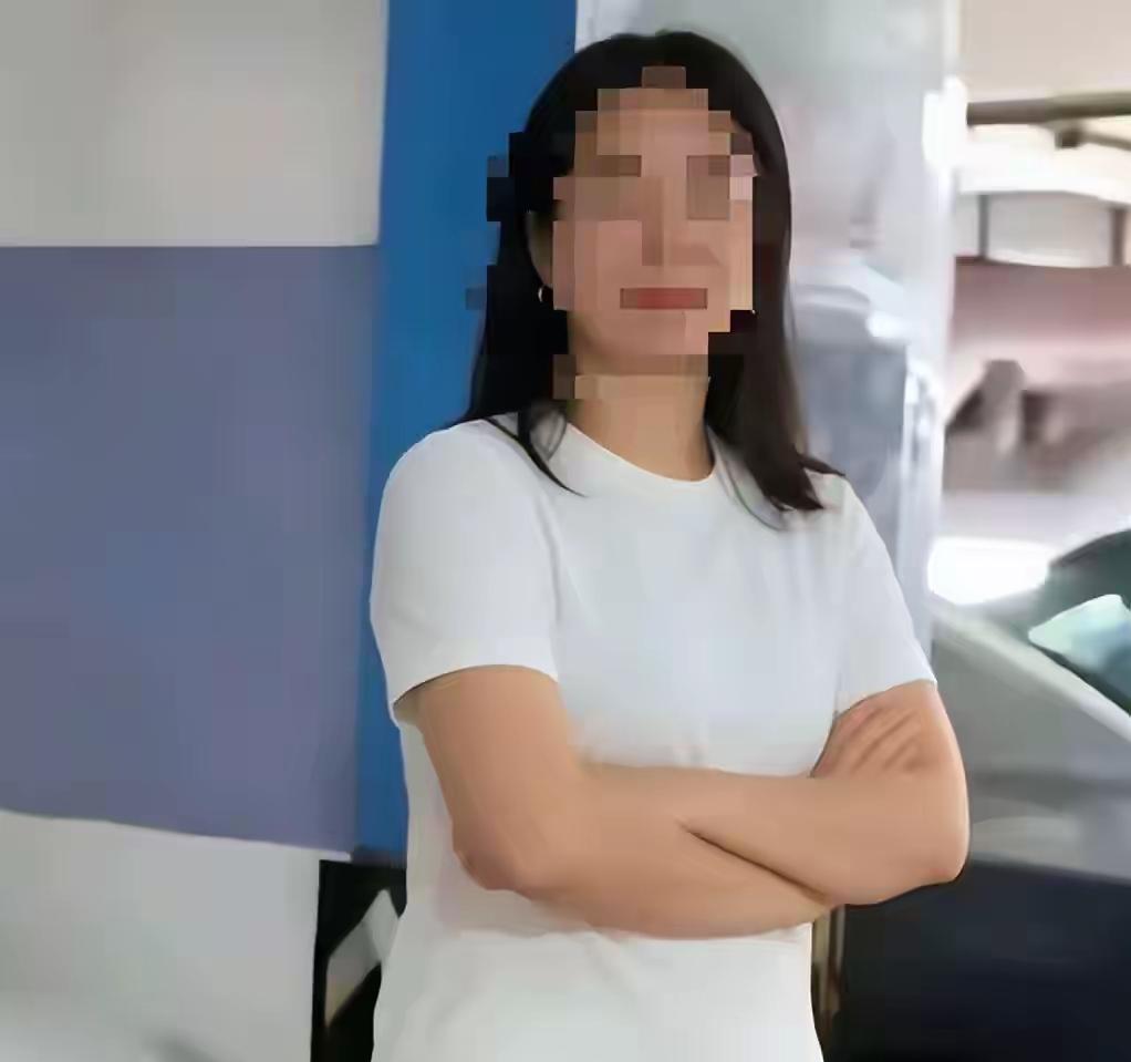 你也有今天啊，当初霸占人家车位的时候怎么没有想到还有乖乖道歉的一天，仗着自己是长