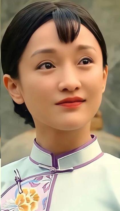 拍《红高粱》时，郑晓龙想邀请身材高大的张雨绮出演女主九儿，但一个人的出现，瞬间让