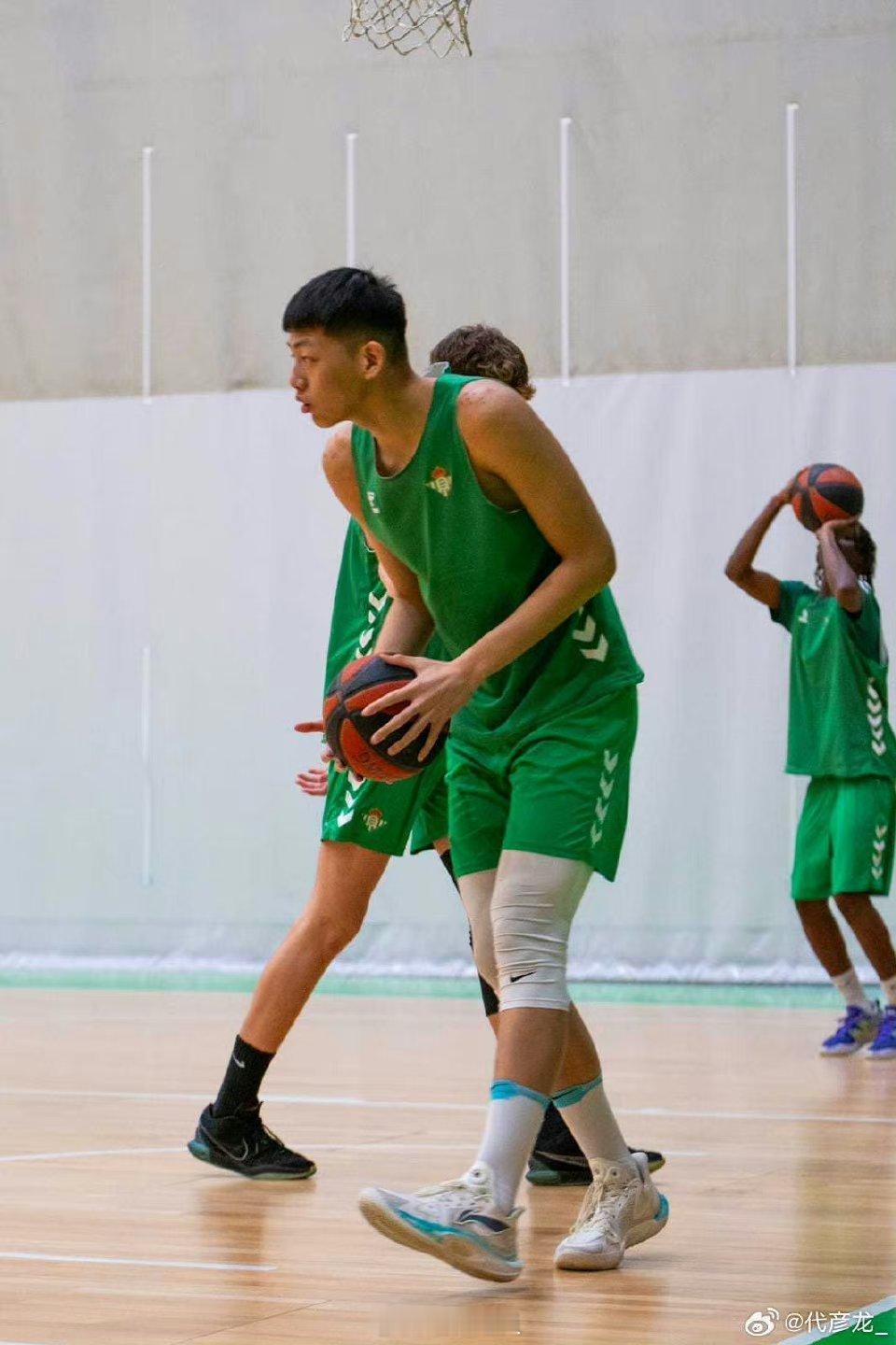 辽篮未来之星#cba炫时刻##辽宁篮球[超话]#恭喜代彦龙入选中国男篮U18。代