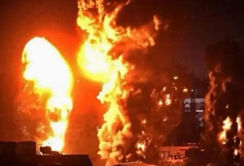 伊朗传来爆炸声！一觉醒来，美军航母战斗群出动
 
6月3日，波斯湾天还未亮，伊朗