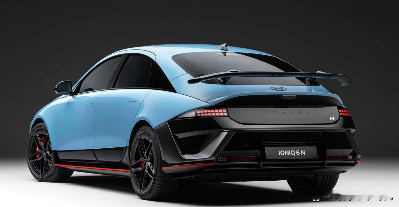 这才是真正的邪恶大鼠标，现代 N 系列真的是非常用心在做车。
这回的IONIQ 