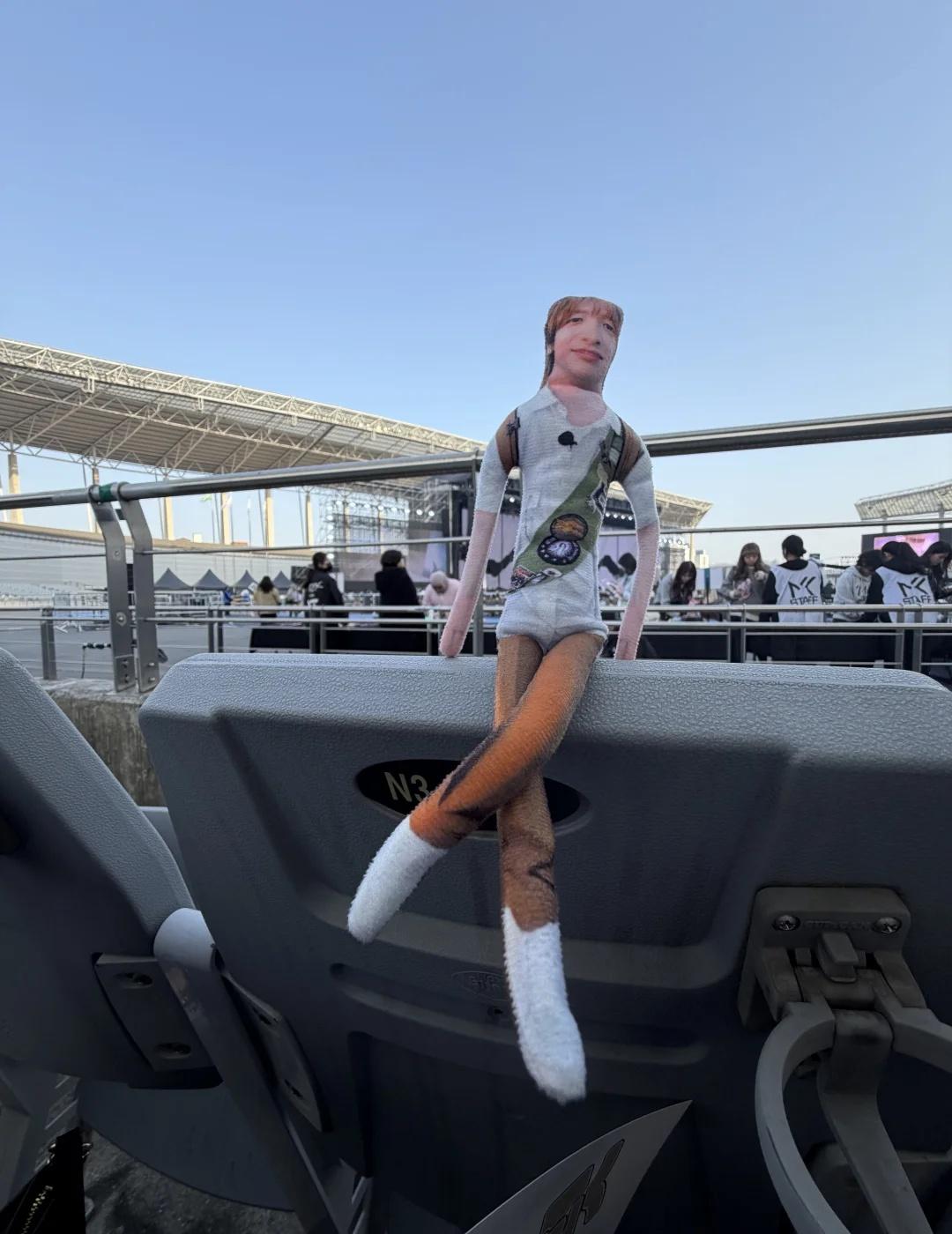 李灿荣观看svt演唱会中…
谁懂啊哈哈哈哈哈随手一抓老鼠干发现是anton不是全