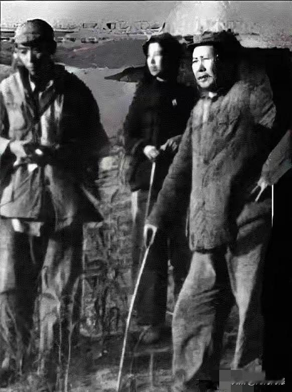 老人家转战陕北时的画面，体现了他的大智慧，体现了他的弥天大勇，记得以前看电视时介