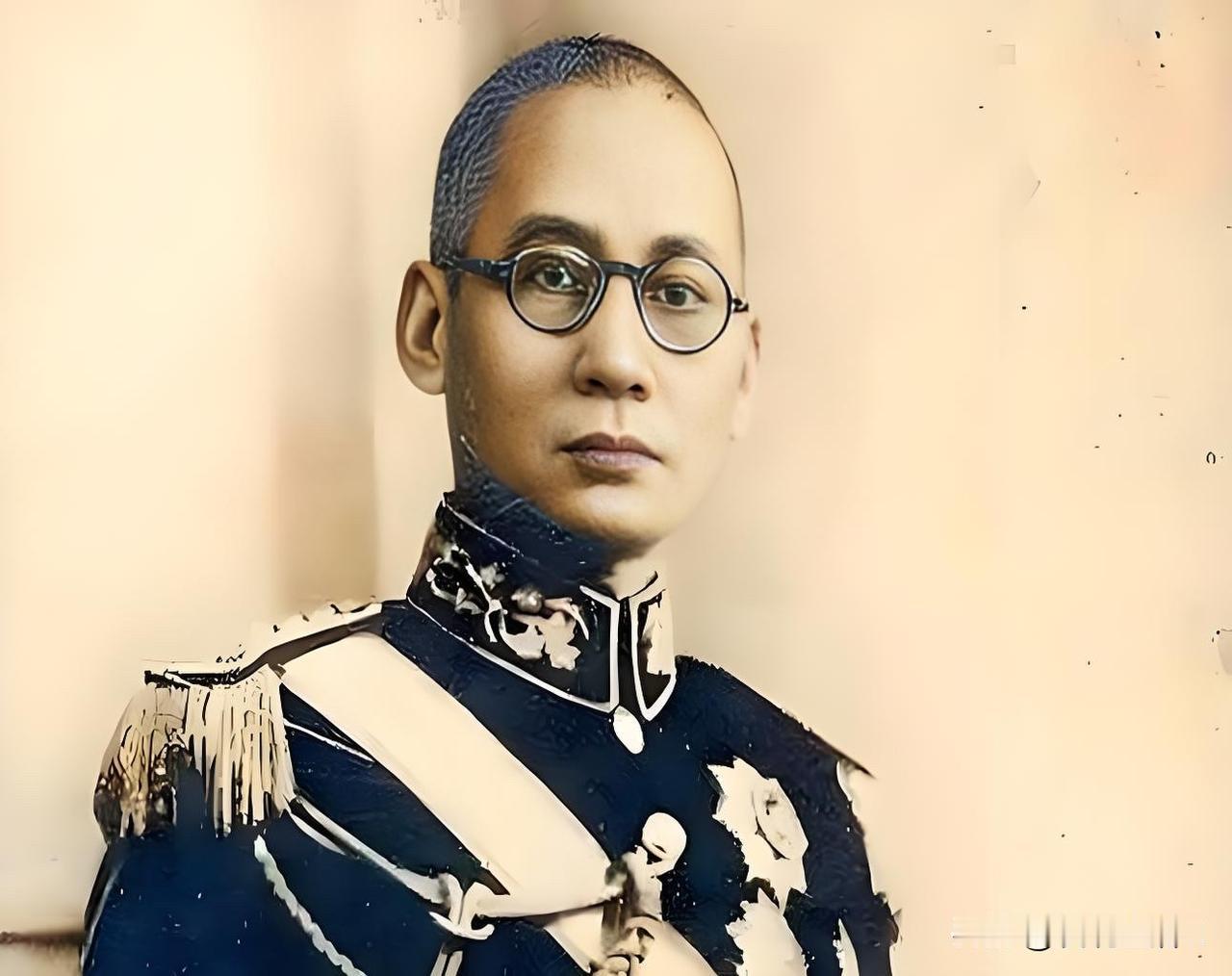 龙云，云南昭通人，民国时期主政云南十八年，素有“云南王”之称。抗日战争全面爆发后