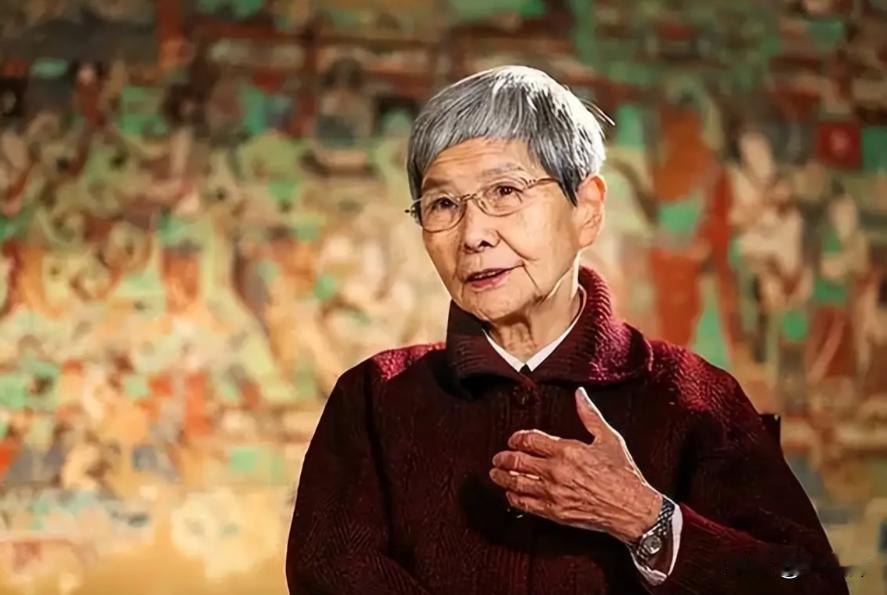 1963 年，北大毕业的樊锦诗到敦煌莫高窟工作，一守就是 57 年。她顶着风沙，