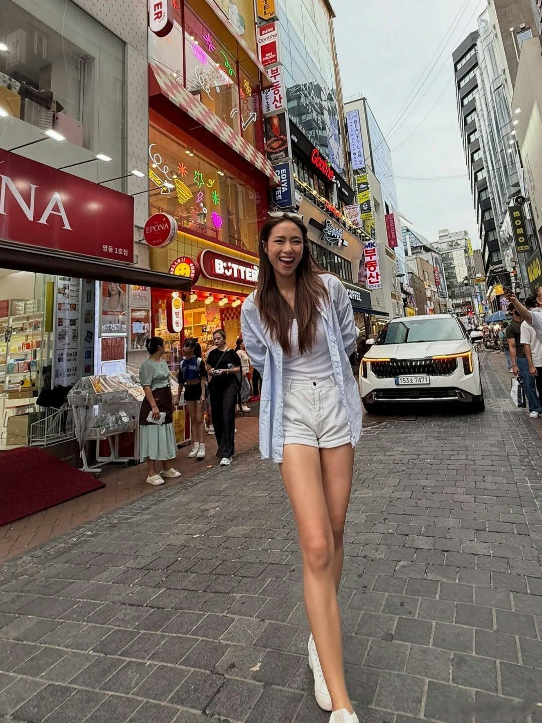 韓國女團成員向來以標緻五官和一雙逆天長腿聞名，但其實香港娛樂圈同樣不乏高質靚女！