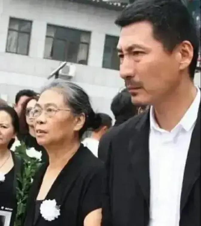 2005年，张子健刚拍完《神探狄仁杰》，回家就被李婷递上离婚协议。
 
他懵了，