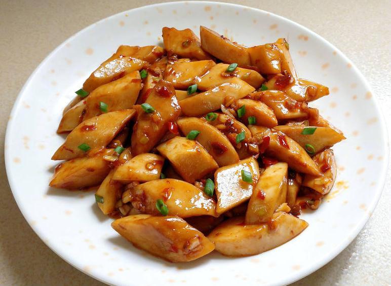 ==酱爆杏鲍菇==主料：杏鲍菇2根。辅料：姜2片，蒜2瓣，葱2棵，豆瓣酱1勺，鸡