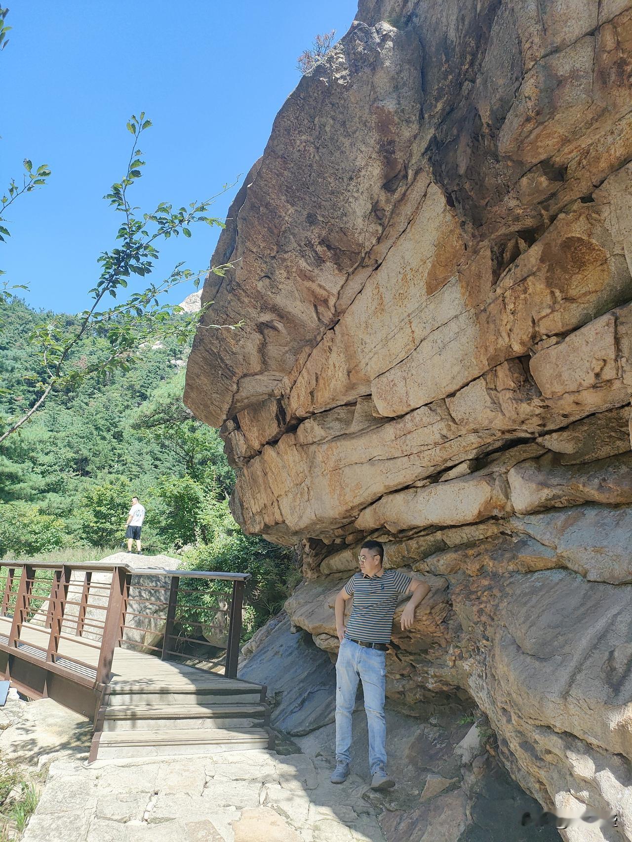 降温后才懂，冬天的快乐有多简单！晨跑时揣个暖手宝，路过早市带个刚出炉的烤红薯，外