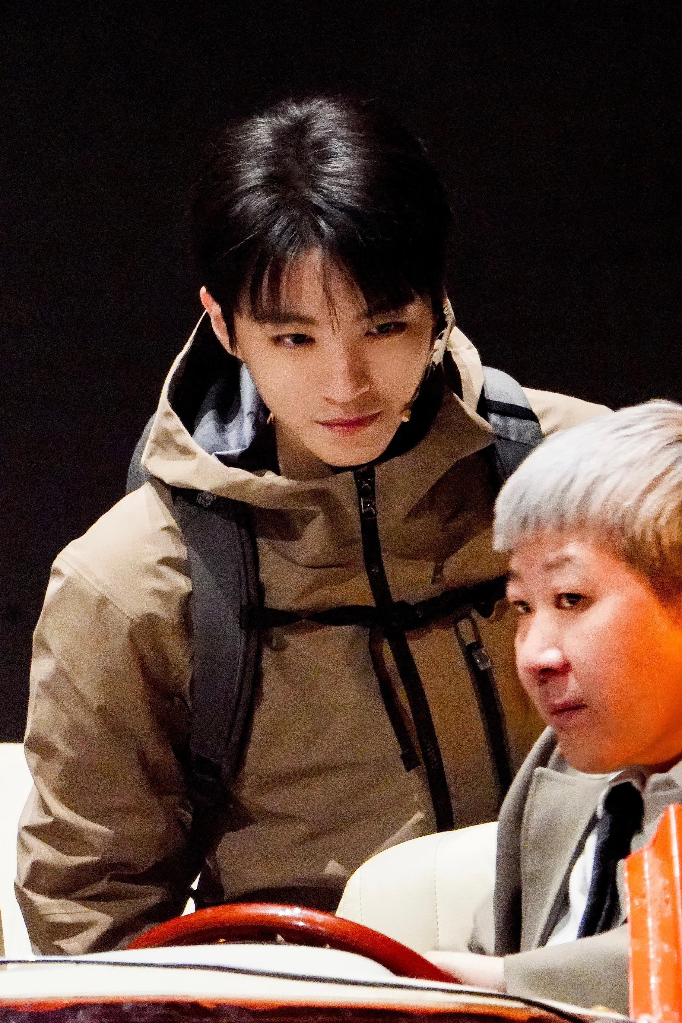 话剧刚上的那段时间被书迷和小蓝莓迷得晕头转向都没时间细品背包客，其实穿冲锋衣的托