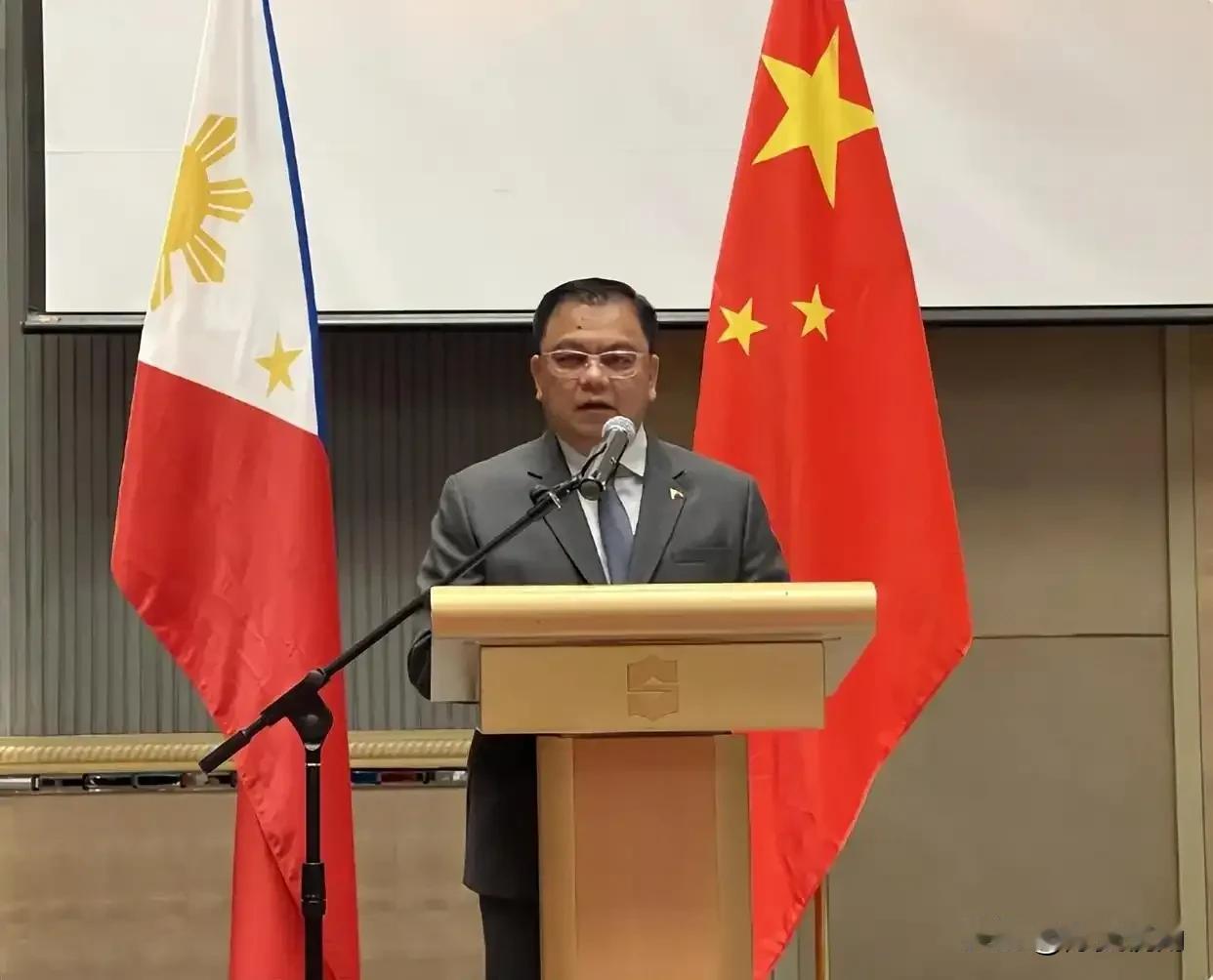 “敢驱逐中国大使后果自负”如同重锤落地，这是中国对菲律宾发出了毫不含糊的警告。这