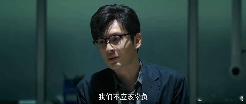 #这一刻张海潮在闪闪发光#张海潮，一个高学历的探险家，用他的智慧和勇气点燃了创新