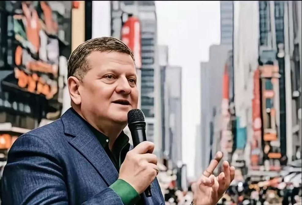 乌克兰前总司令、现任驻英国大使扎卢日内8日在伦敦表示:他不会参加国内的任何大选，