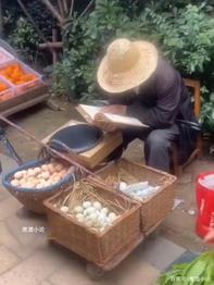 主播：谁说六.七十年代的计划经济农贸市场是违法的？老夫那时卖蔬菜.卖鸡蛋等都是在