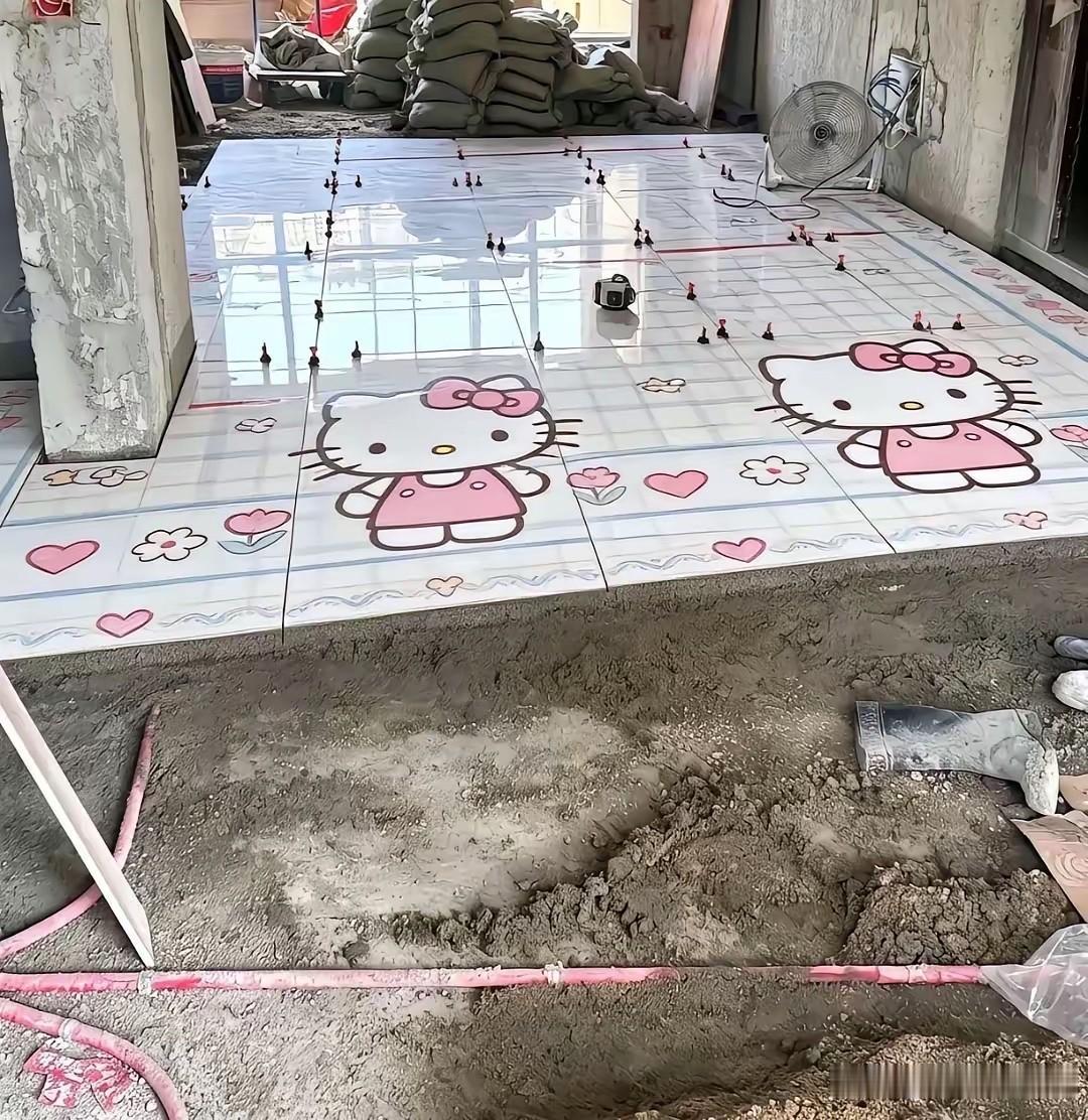 这种可爱卡通图案装儿童房还行，装在客厅感觉不太合适啊