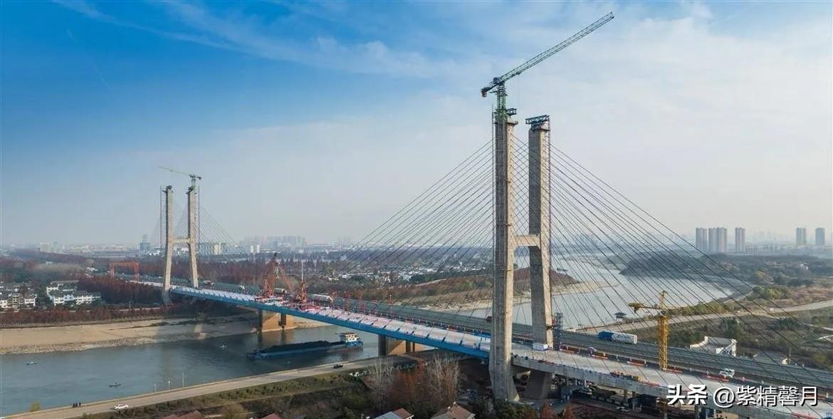 武汉的春天，开始惊艳啦！
这次再来武汉，我真的有点被惊到了。完全不是我印象里的老