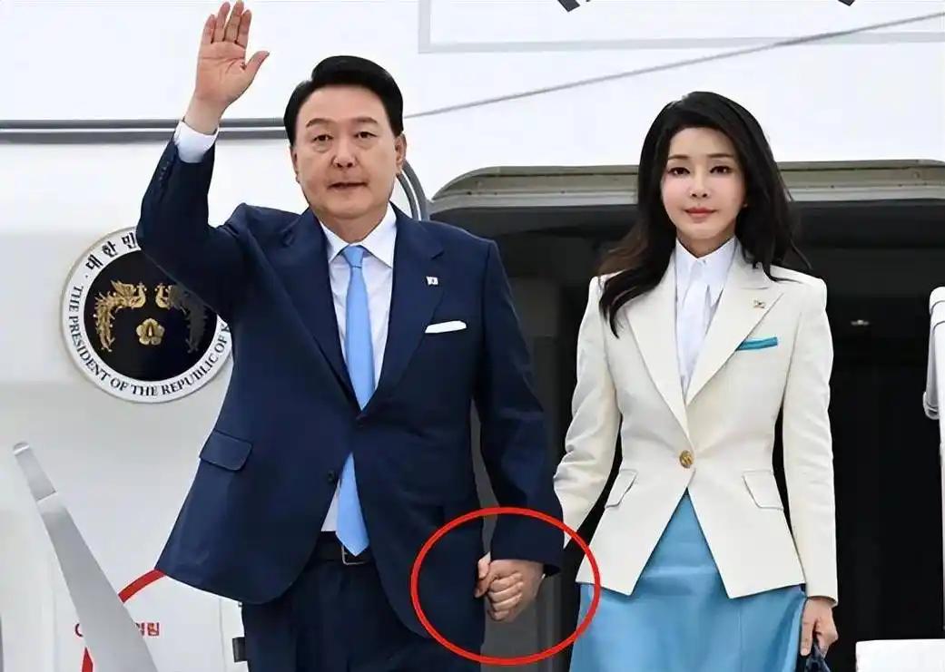 尹锡悦夫妇双双入狱：七年四年刑期，美国全程沉默，抱大腿终究是一场空。

2026