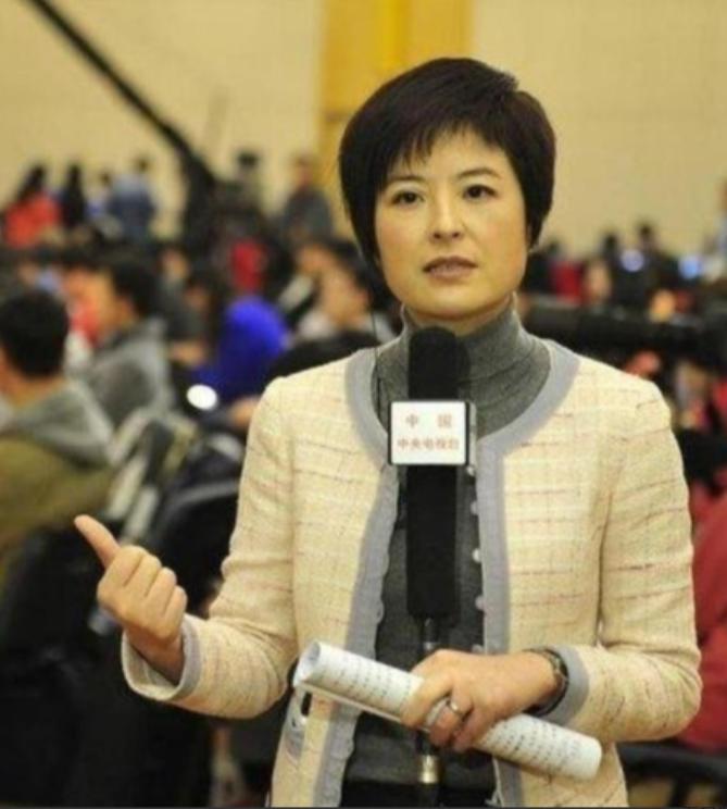 42岁的央视主持人张泉灵辞去工作后，趁着60岁的丈夫不注意，带着存款147万，前