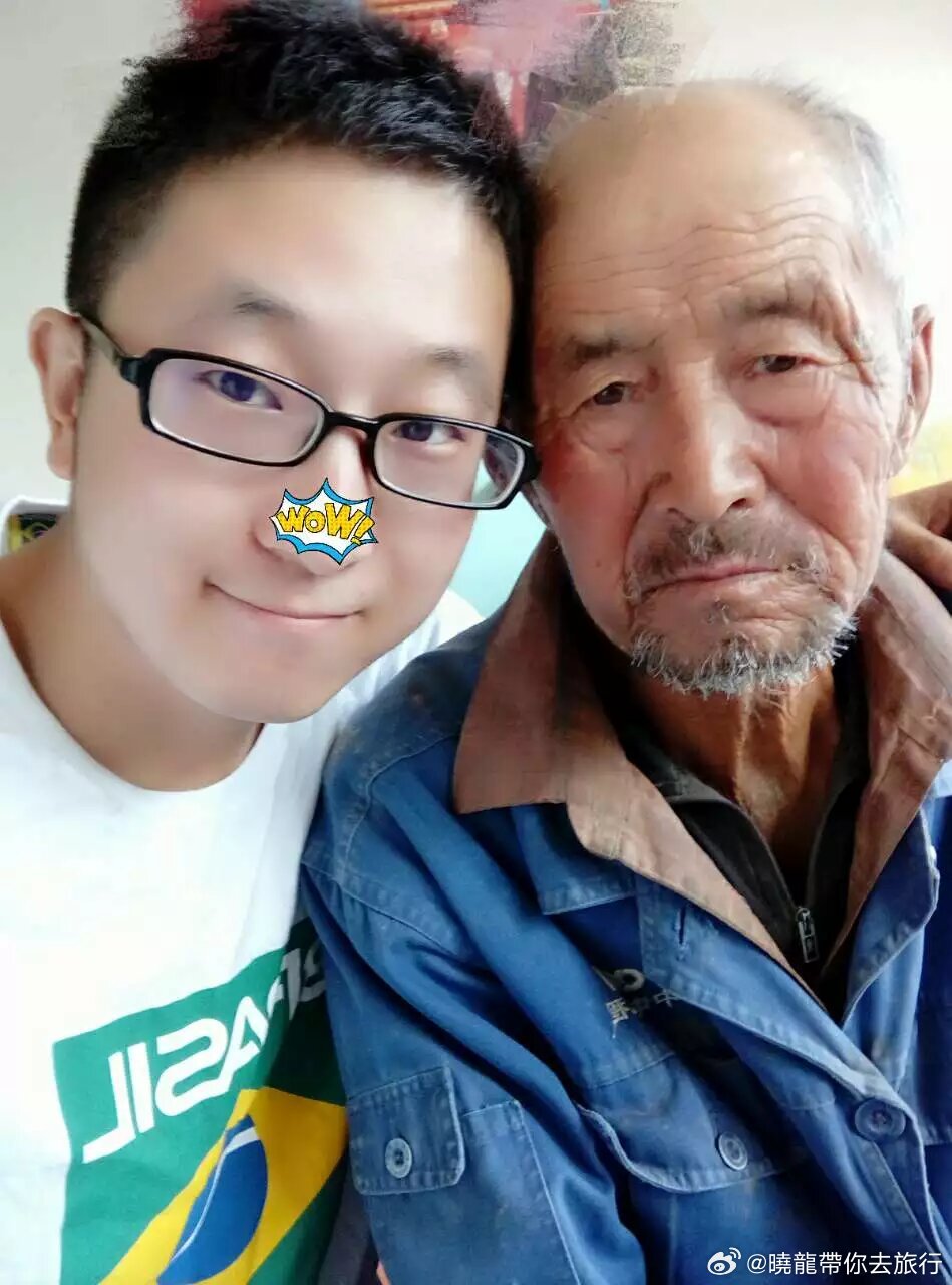 和爷爷为数不多的合影，现如今，我也人到中年，再也不是曾经的那个少年自由撰稿人 杨