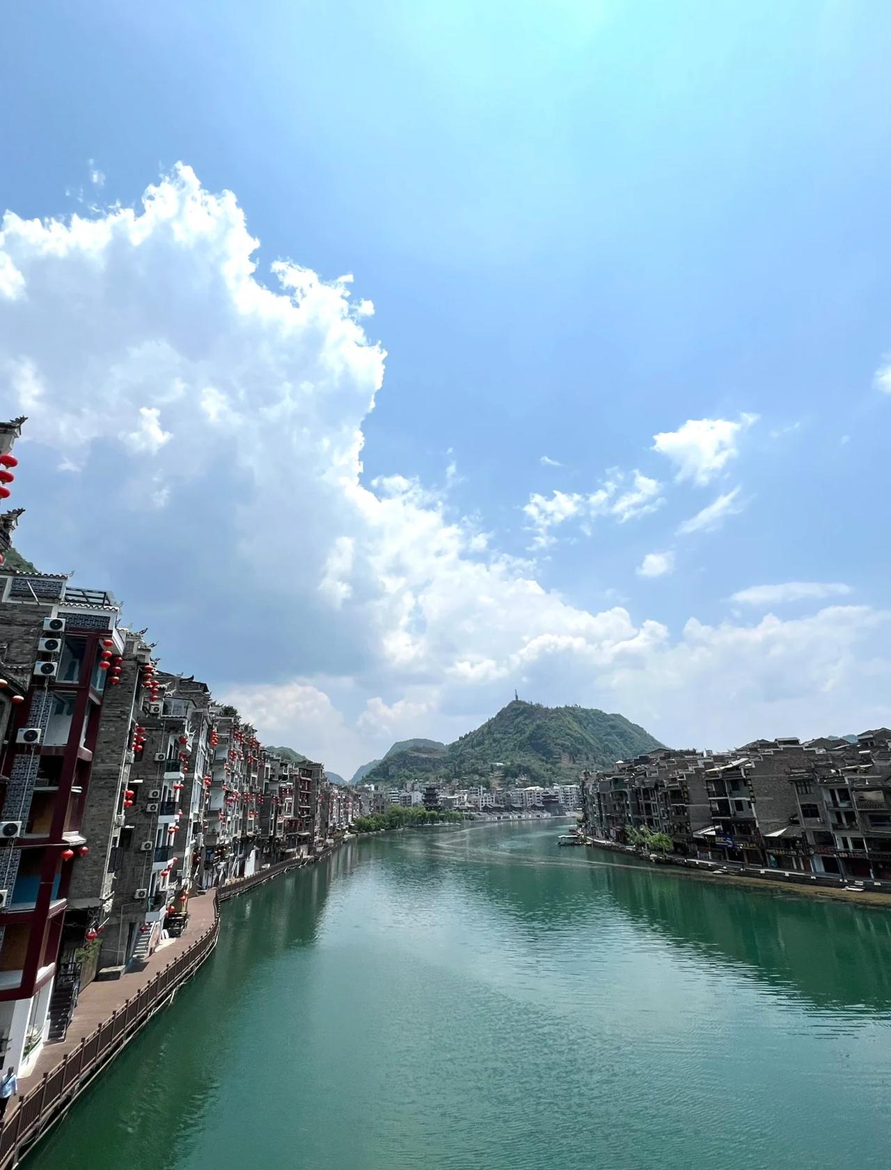 贵州旅游，免费的千年古镇镇远美景攻略！
镇远古镇
美景和美食推荐：
1、古镇必爬