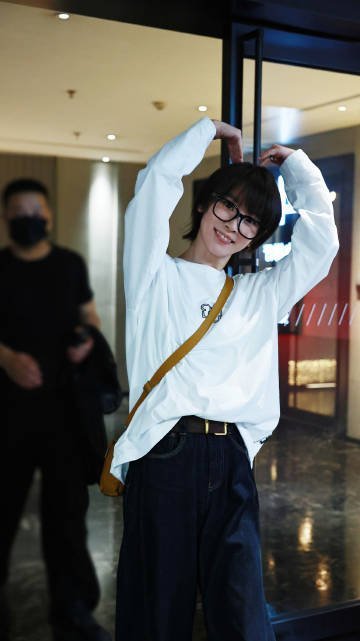 我拍了拍乘风随手一拍都是乘风姐姐们的绝美路透！气质与状态双双在线，温柔又亮眼，鲜