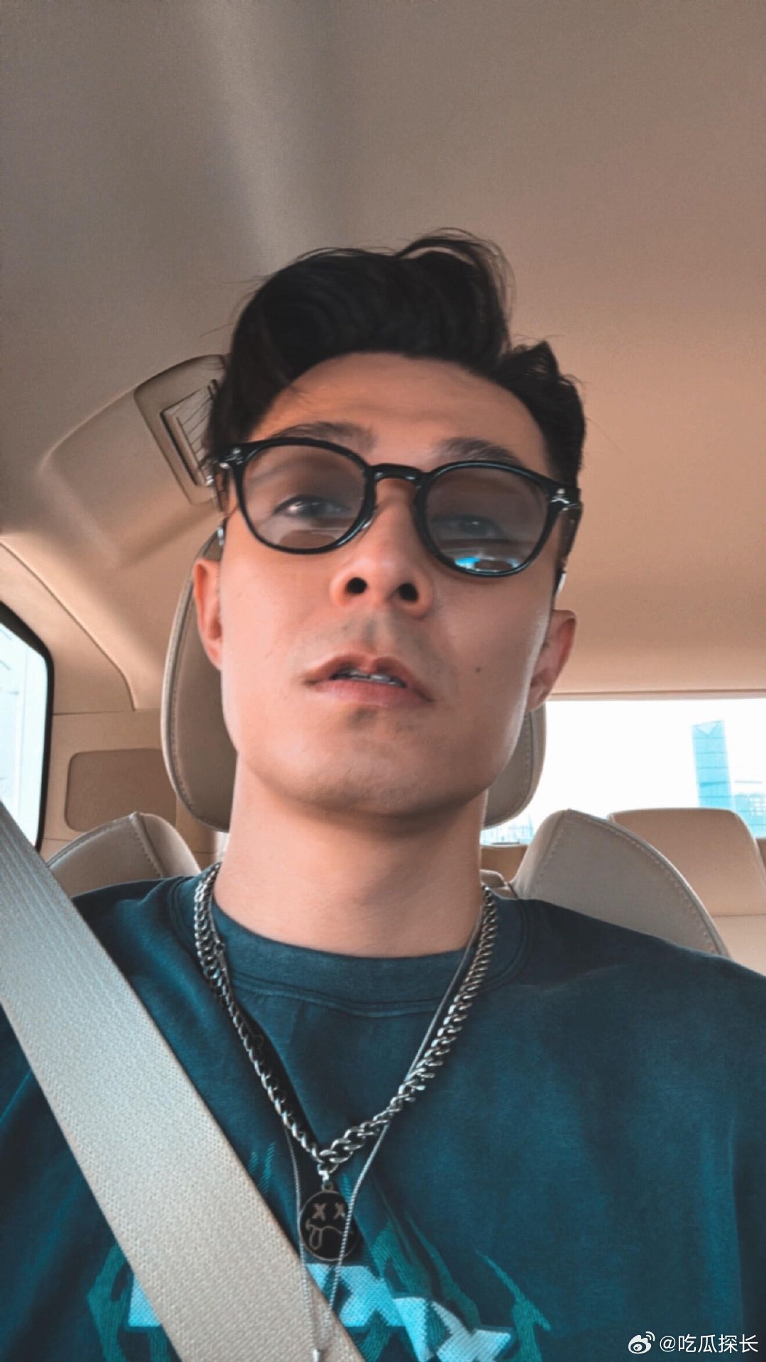 我觉得周柏豪唱《我的宣言》的时候，不光是在表演，更像在给每个人送上祝福，那旋律一