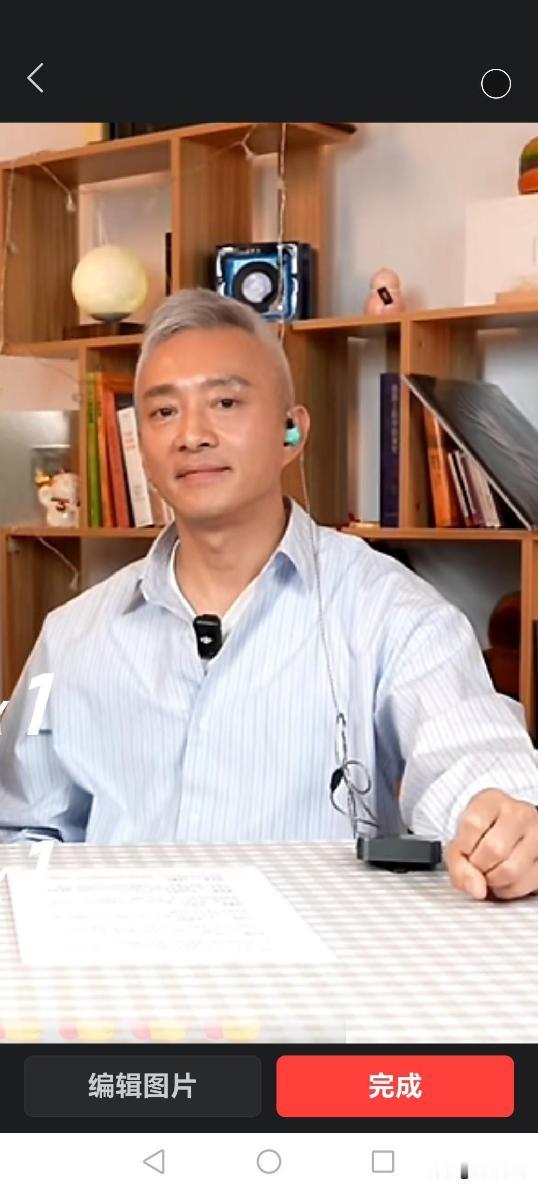 偶然刷到这个人，感觉好面熟，便停留了几秒，这谁呢？
记起来了，这不是早年常在电视