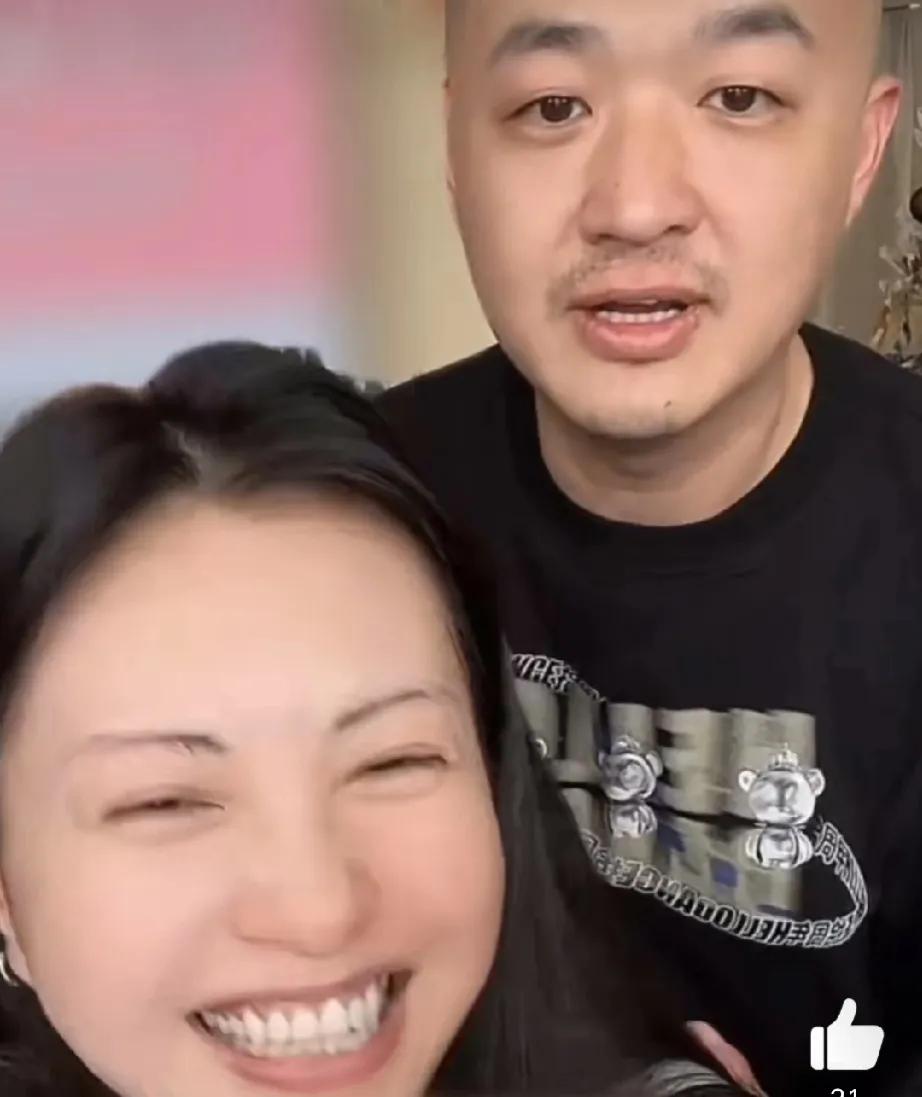 包贝尔，面带沧桑！

1月12日上午，包贝尔近况曝光，他跟妻子包文婧一同出现在视