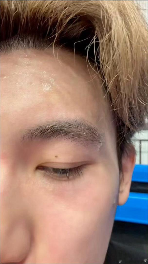 胡先煦劳动节运动打卡胡先煦劳动节硬核运动 劳动节正确打开方式get✅，胡先煦硬核