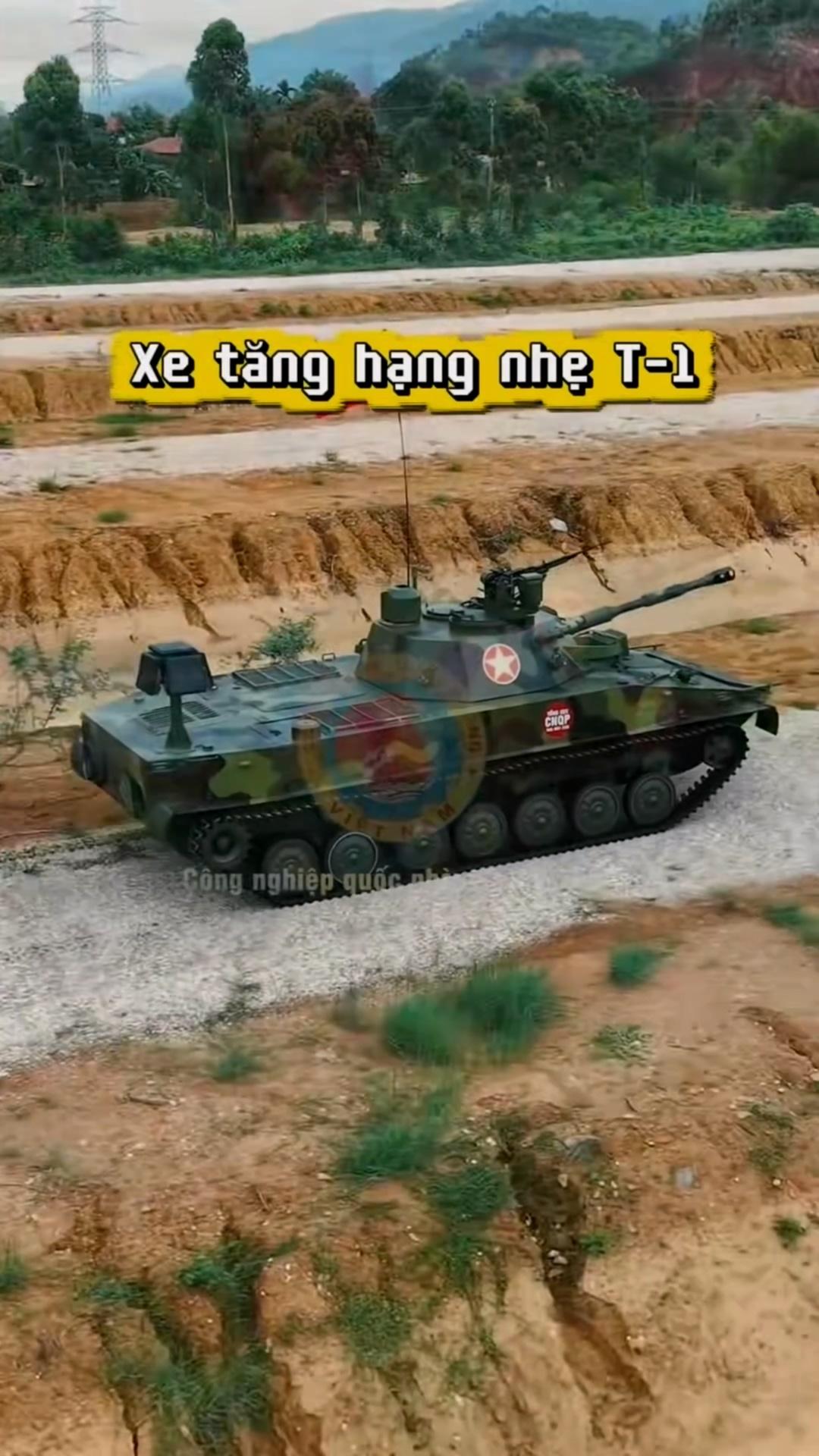 越南自研的T-1水陆两栖轻型坦克原型车测试，车尾部还加装了可拆卸的反无人机雷达