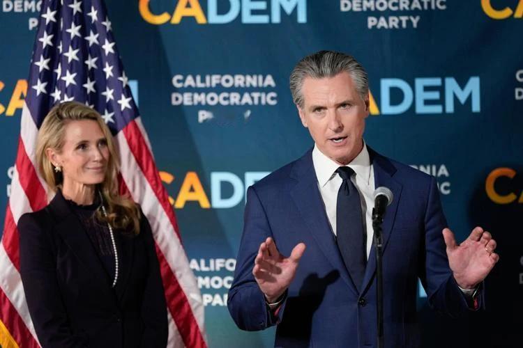 纵观特朗普两个任期，对华态度相对友好、理性的加州州长纽森一直在不遗余力地与他唱反