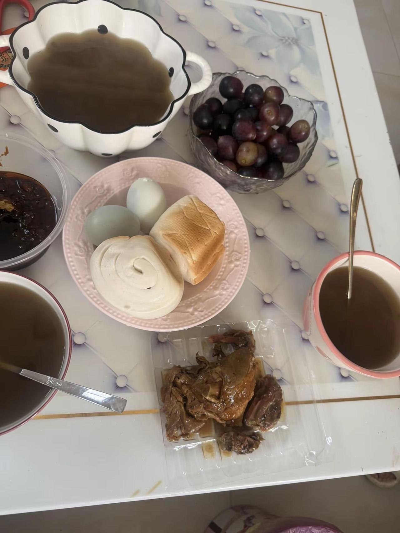 不出门的日子吃的，连绿叶都找不到😁